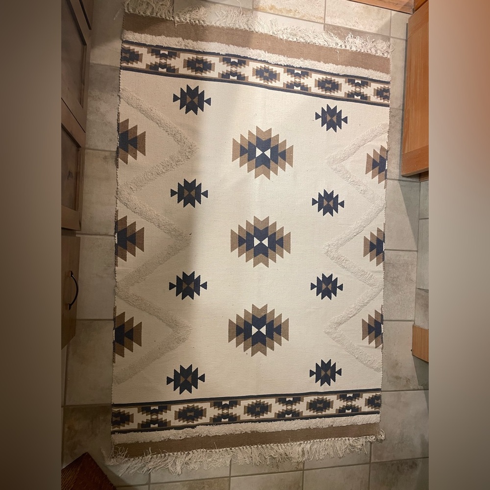 4x6 Rug - Picture 3 of 7